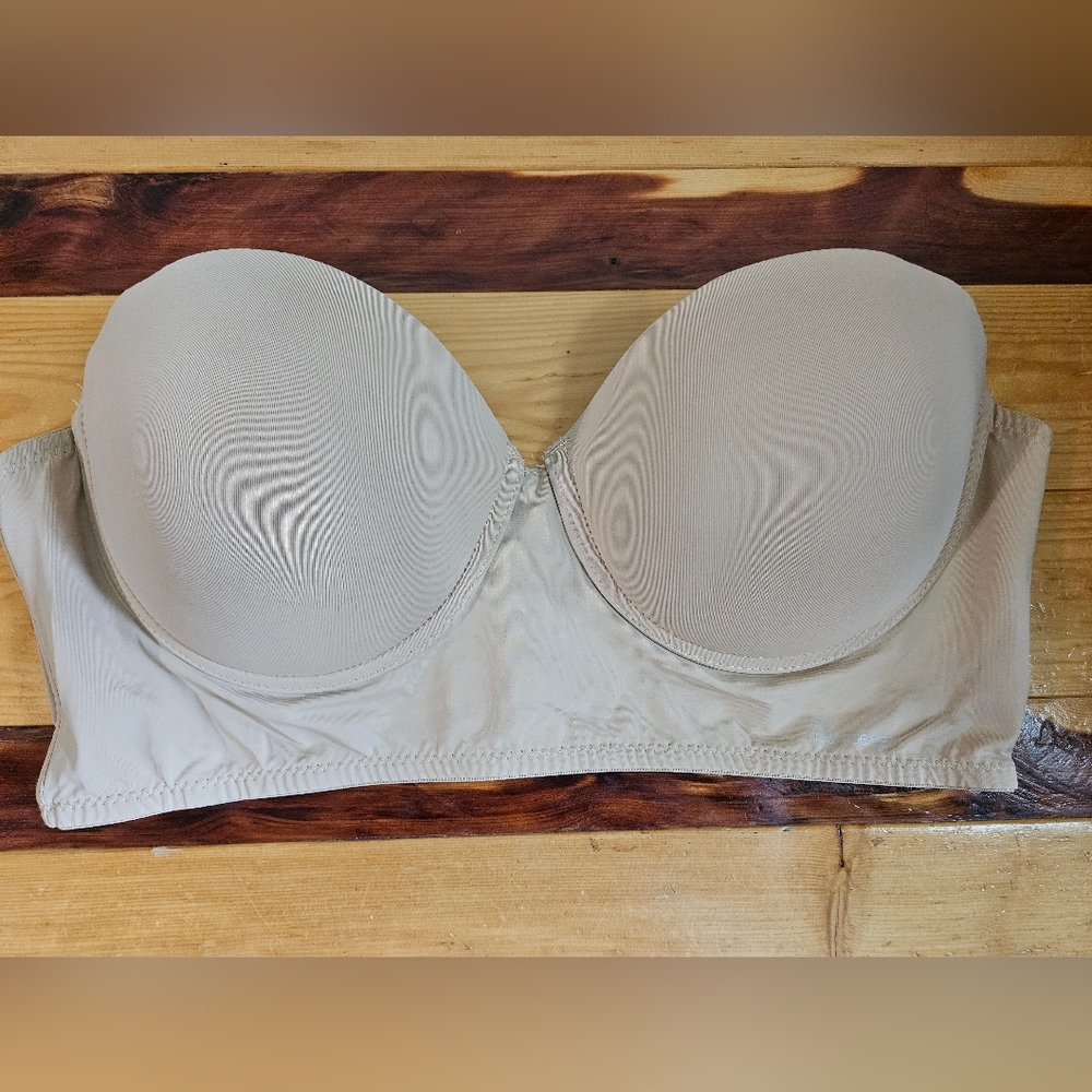 Daisy Fuentes Strapless Bra Size 40D